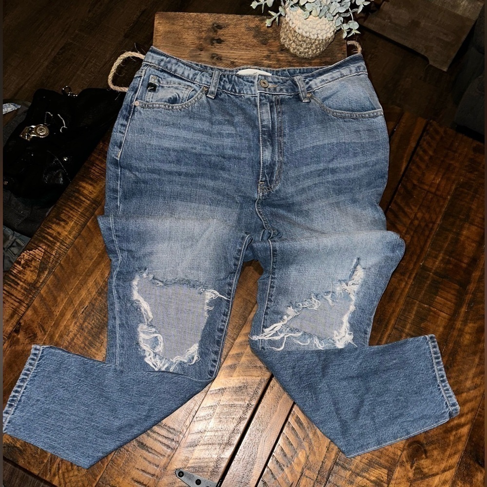 UEC KanCan Sz. 9/28
Kancan Women's Ultra High Rise Distressed Mom Jeans - Picture 6 of 14
